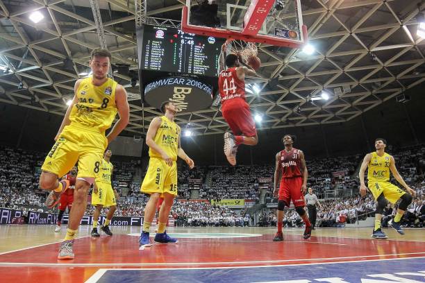 而另一边 而另一边